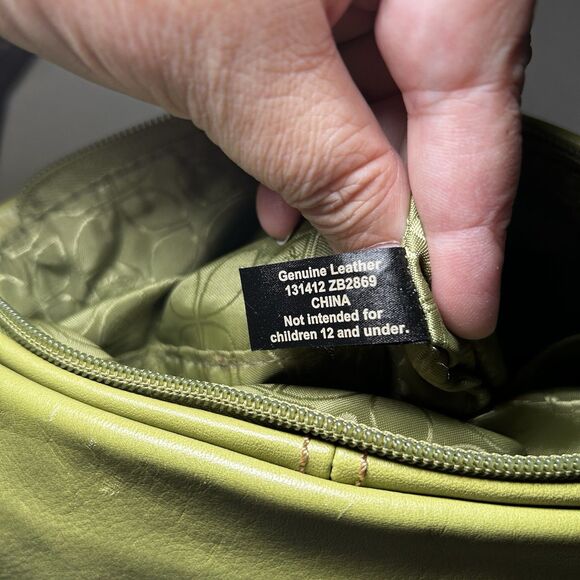 Fossil leather crossbody bag in a lime green color, organizer, pockets galore - Picture 11 of 11